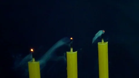 Candle light moving on dark background. Stock-Footage 123271956