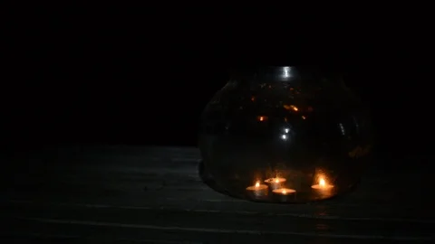 Candle lights flicker Video stock 96736314