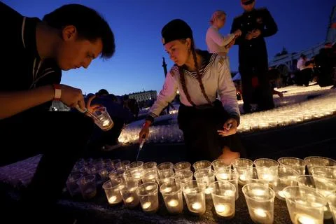 'Candle of Memory' memorial event in St. Petersburg, St Petersburg, Russian Fede Stock-Fotos