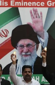 Candlelight vigil in Lahore in memory of Iran's late Supreme Leader Khamenei, Pa Stock-Fotos