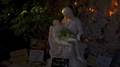 Candlelit Statue of Mary Video stock 79019924