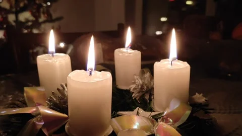 Candles on an Advent wreath 스톡 동영상 299928251
