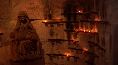 Candles burn in the Church Vídeo Stock 66358701