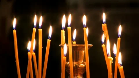 Candles in church . Stock-Footage 1044533