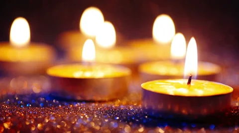 Candles flickering In the dark Vídeos de archivo 44177584