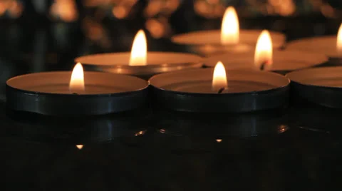 Candles floating in water Stock-Footage 33346380