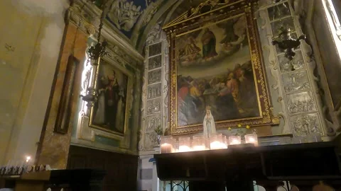 Candles in front of altar dedicated to Our Lady Vídeo Stock 229533542
