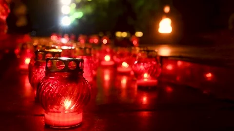 Candles at the funeral ceremony Vídeo Stock 220031621