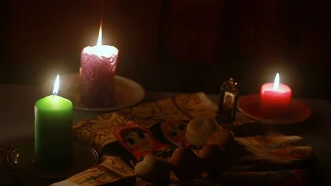 Candles Prosphora Eggs, Russian Easter, hands put Easter cake on the ta Stock-Footage 114251280