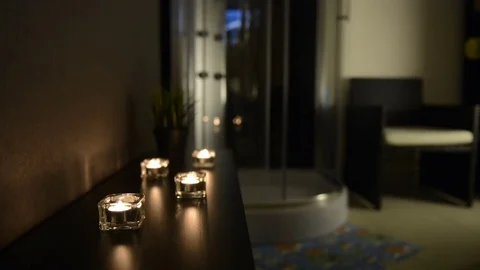Candles on a table in a Spa 動画素材 75377077