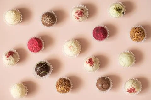 Candy background. Assorted truffles or energy balls on a pink background. Swe Foto stock