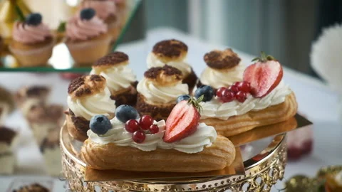 Candy bar. Buffet with delicacies at the wedding. Confectionery. Macaroons Stock Footage 142522955