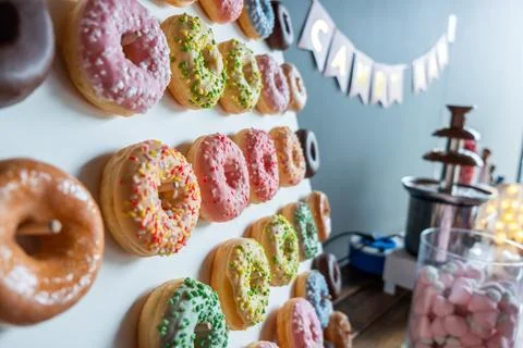 Candy bar with donuts. Table with different sweets for party. Foto stock