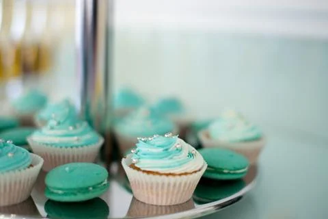 Candy bar marshmallow on the table, macaroon, cake and cupcake, holiday, bi.. Stock-Fotos