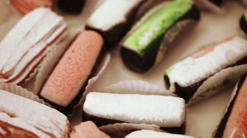 Candy bar on the table Vídeos de archivo 86683468