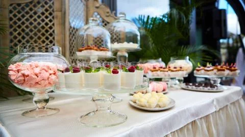 Candy Bar Wedding, candy buffet, delicious Candy bar at a wedding. Stock-Fotos