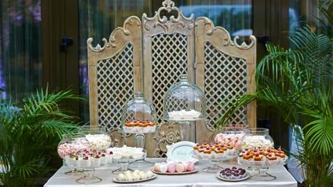 Candy Bar Wedding, candy buffet, delicious Candy bar at a wedding. Stockfoto's