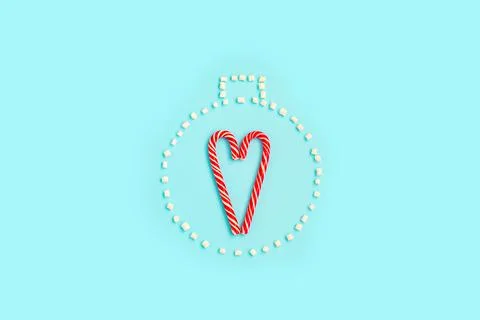 Candy cane in shape of heart and marshmallow like a christmas toy. Foto stock