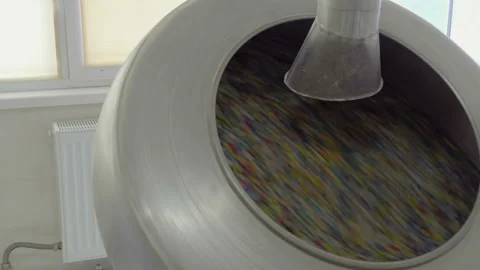 Candy, coated with colored glaze, dried on a special drying machine Vídeos de archivo 113035184