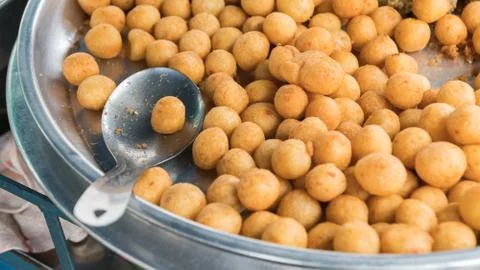 Candy has a nickname called turtle eggs or quail eggs as snacks Foto stock
