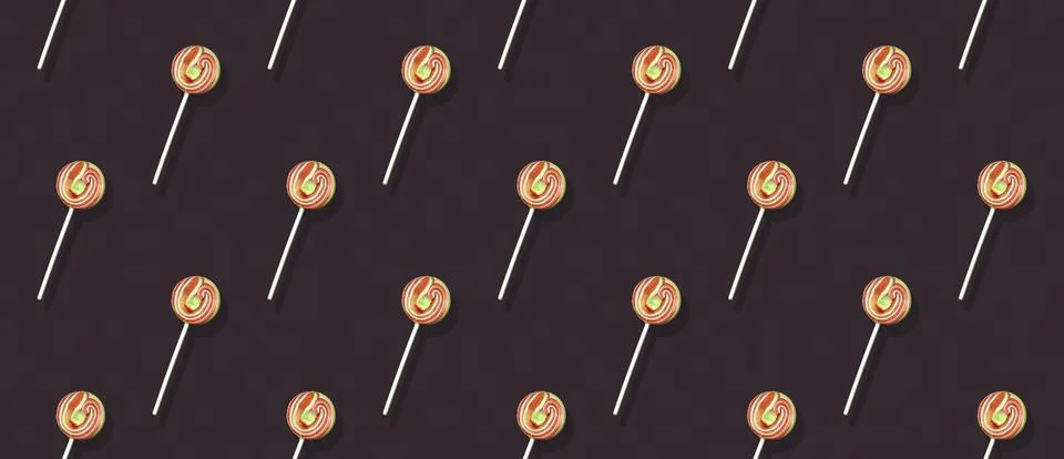 Candy ideas, seamless lollipop pattern on dark background, pop art and top view Foto stock