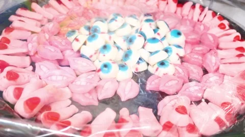 Candy platter featuring pink and blue sweets with creative eyeball shapes, Vídeo Stock 322534778