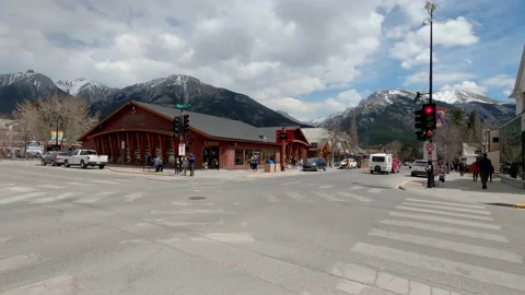 Canmore, Alberta - May 8, 2022:  Main street in Canmore Alberta on a typical Vidéo 192138895