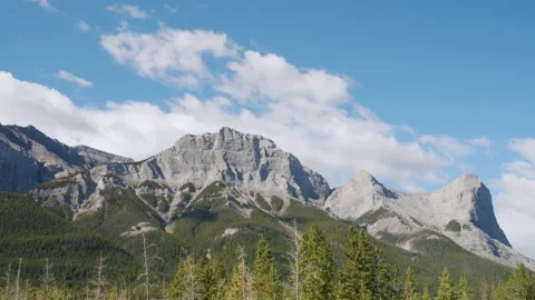 Canmore Mountains Timelapse Medium Tight Shot Vidéo 138972292