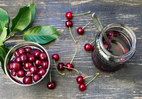 Canned cherry Stock-Fotos