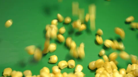 Canned corn kernels on green background. Slow motion. Video stock 102964211