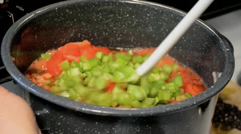 Canning MixingTomatoesVeggies Vidéo 20495900