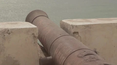 Cannon on the castle balcony Stockbeeldmateriaal 150870851