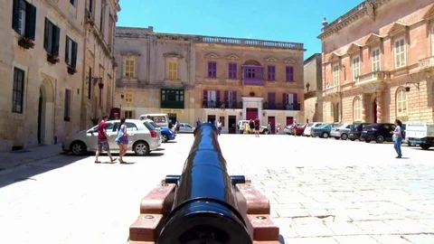A cannon in the Piazza 스톡 동영상 98242977