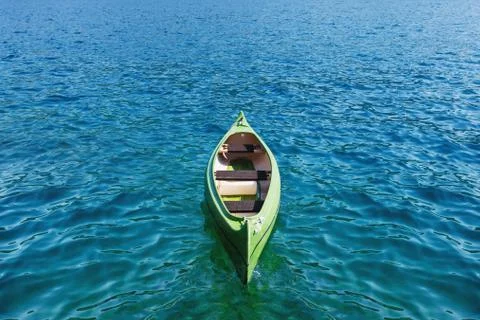 Canoe floating on the transparent sea water. Foto stock