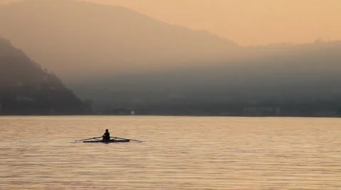 Canoe on the lake of Como Stockbeeldmateriaal 1239923