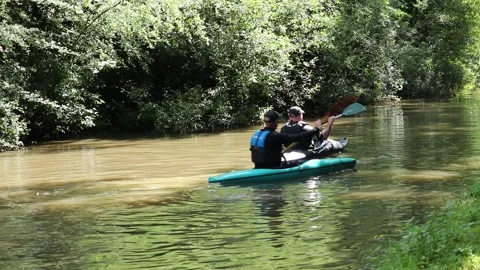 Canoe lesson on canal Video stock 134934930