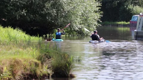 Canoe lesson on canal Video stock 134935189