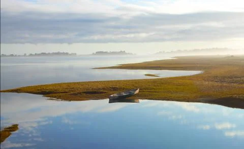 Canoe in Marsh Stockfoto's