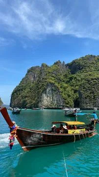Canoe-in-Maya-Bay-Phi-Phi-Islands Stock Photos