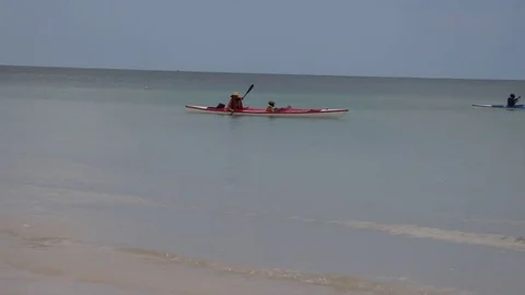 Canoe on the ocean (Part 3)４K Stock Footage 75970283