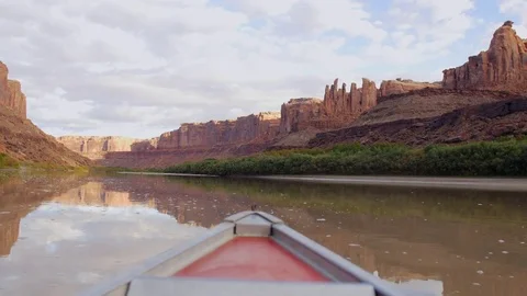Canoe river red rocks Vídeos de archivo 82540448