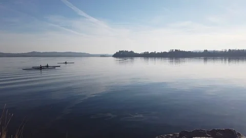 Canoes ready for navigation Vídeo Stock 125310690