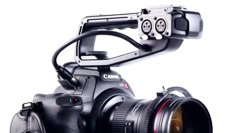 Canon C100 Camera Rig in Studio Vídeo Stock 77433125