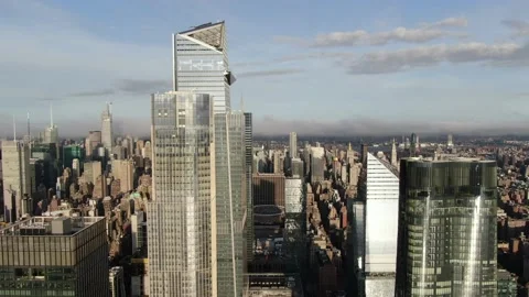 Cantilevered deck of a Hudson Yards tower above Midtown Stock-Footage 131262711