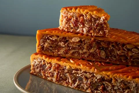 Cantonese-style five kernel moon cakes Chinese Mid-Autumn Festival Stockfoto's