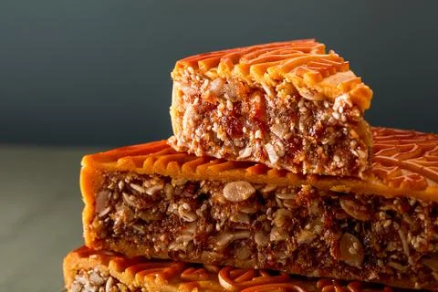 Cantonese-style five kernel moon cakes Chinese Mid-Autumn Festival Stockfoto's