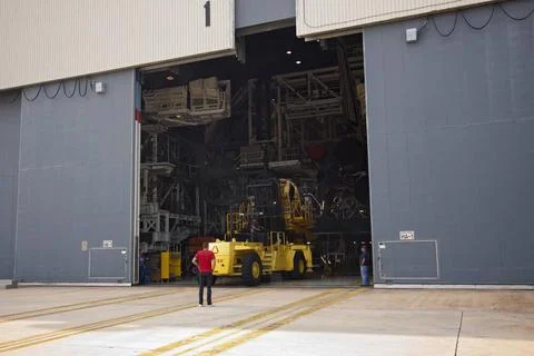 CAPE CANAVERAL, Fla. -- In Orbiter Processing Facility-1 at NASA s Kennedy... 스톡 사진