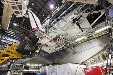 CAPE CANAVERAL, Fla. -- In Orbiter Processing Facility-1 at NASA s Kennedy... 스톡 사진
