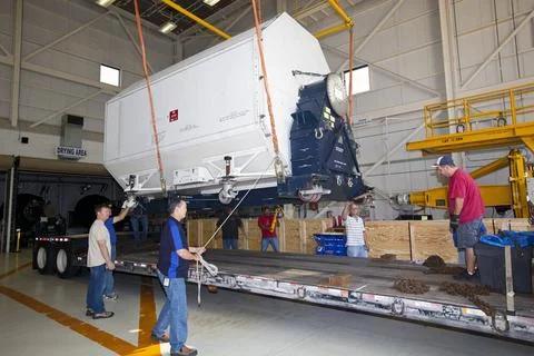 CAPE CANAVERAL, Fla. In the Orbiter Processing Facility-3 engine shop at N... Stock Photos