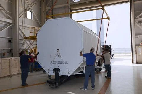 CAPE CANAVERAL, Fla. In the Orbiter Processing Facility-3 engine shop at N... Stock Photos